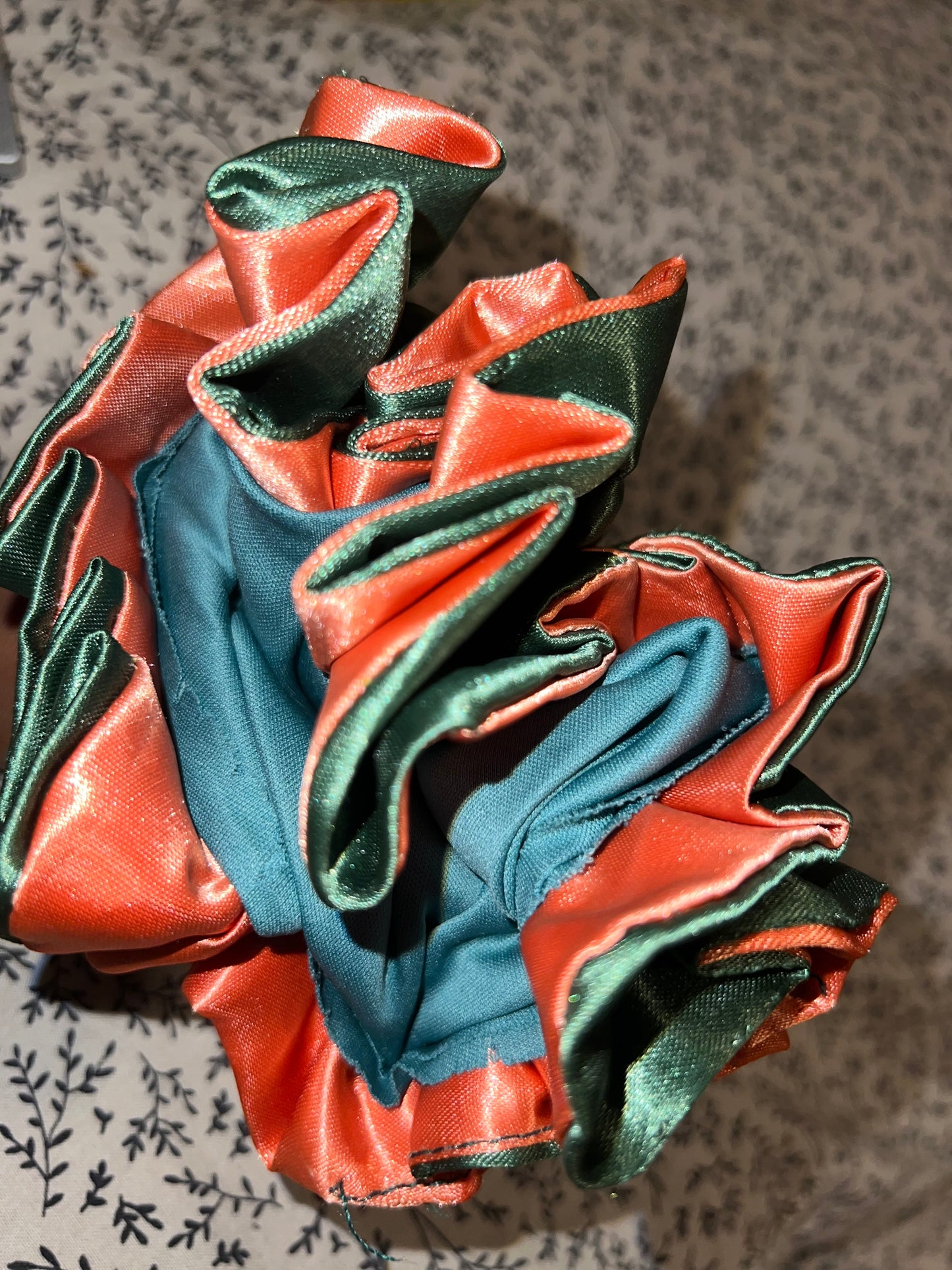 Green/peach reversible bonnet