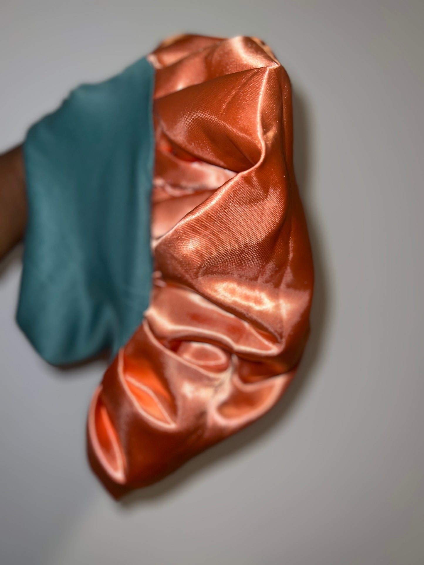 Green/peach reversible bonnet