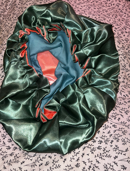 Green/peach reversible bonnet